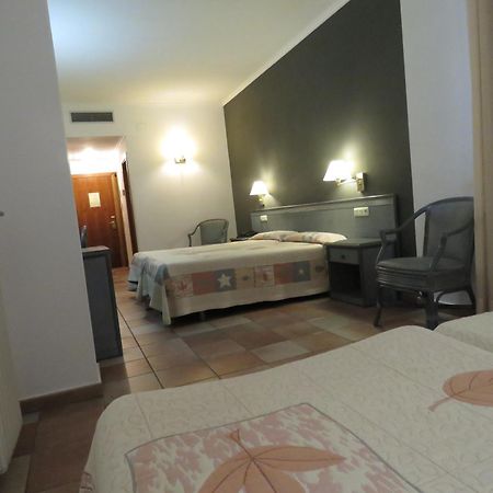 Hotel Santa Anna ลาเอสตาร์ติต ห้อง รูปภาพ