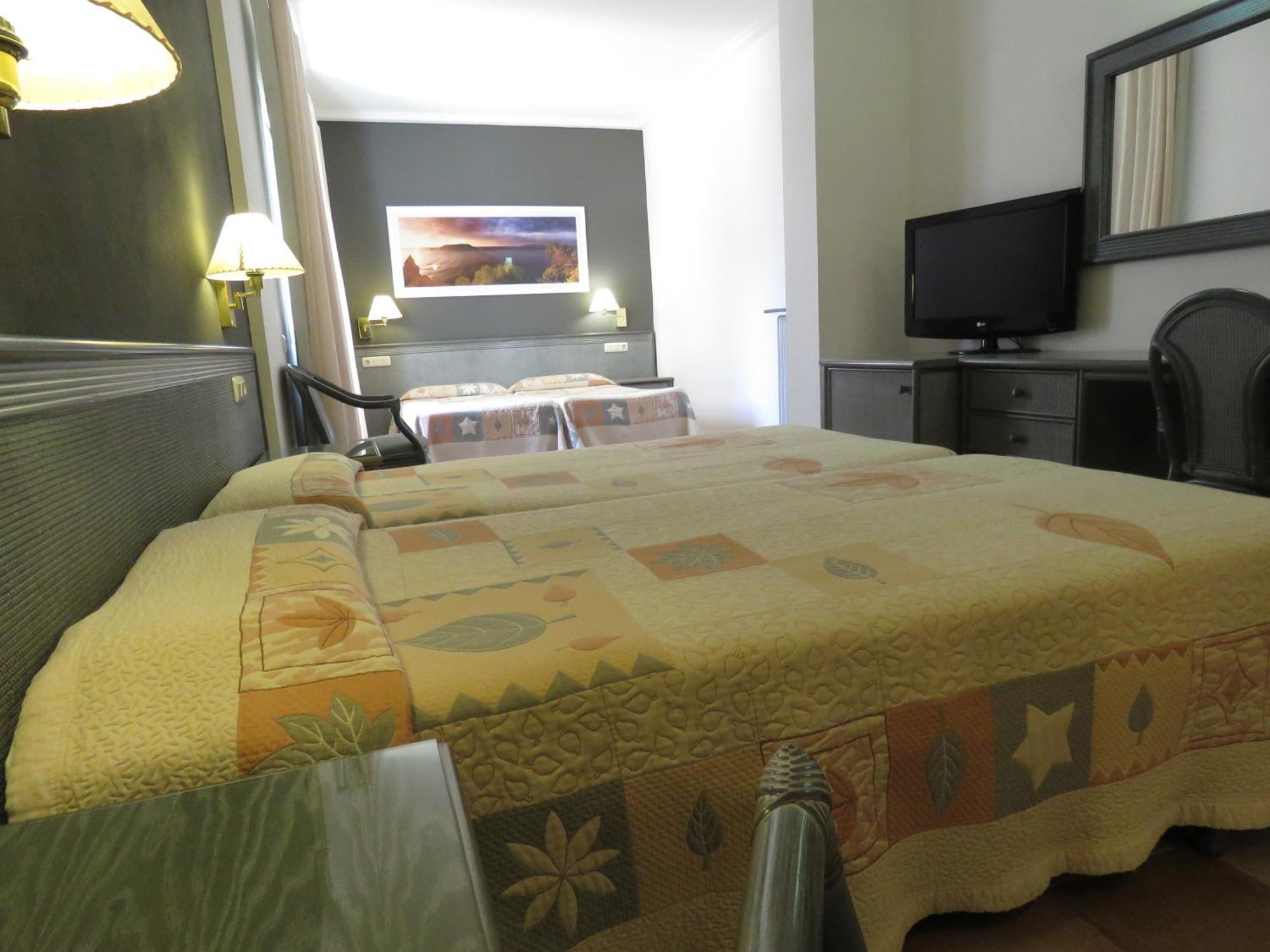 Hotel Santa Anna ลาเอสตาร์ติต ห้อง รูปภาพ