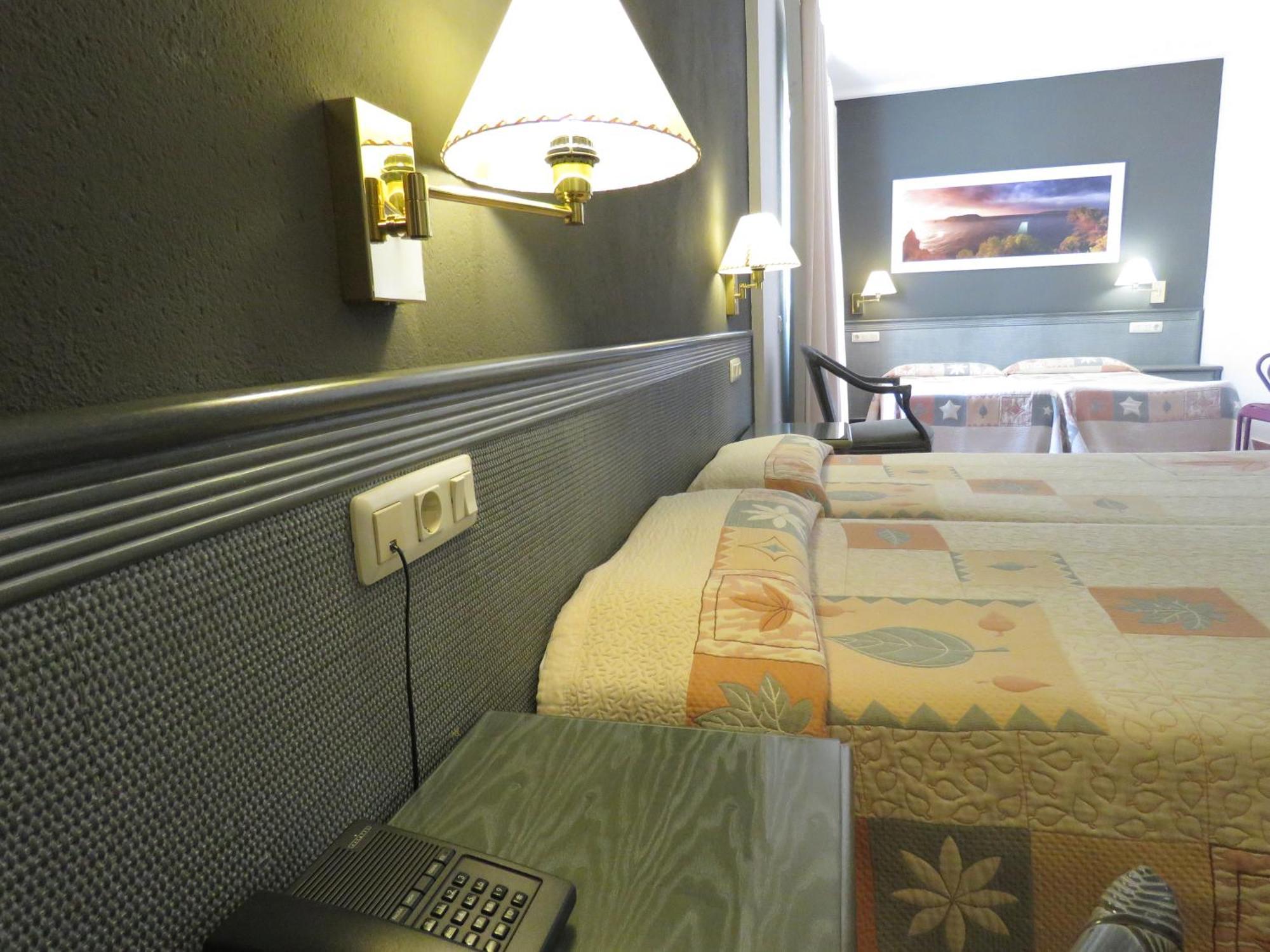 Hotel Santa Anna ลาเอสตาร์ติต ห้อง รูปภาพ